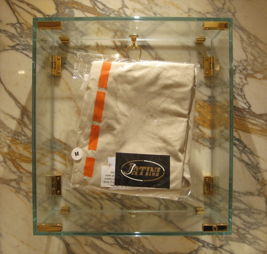 JATINI ONE OF ONE CLASSIC TEE. SIZE-MEDIUM
