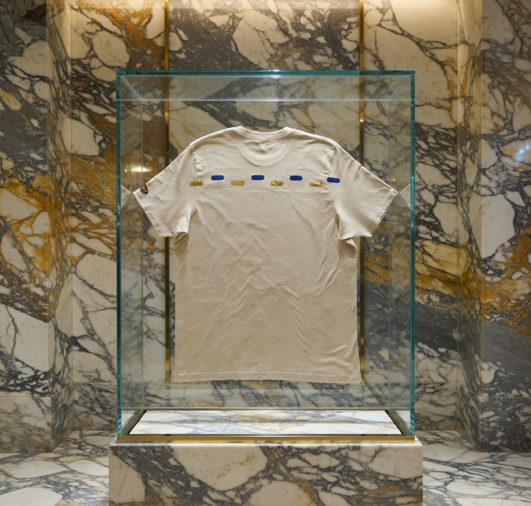 JATINI ONE OF ONE GOLD TEE. SIZE 2X-LARGE