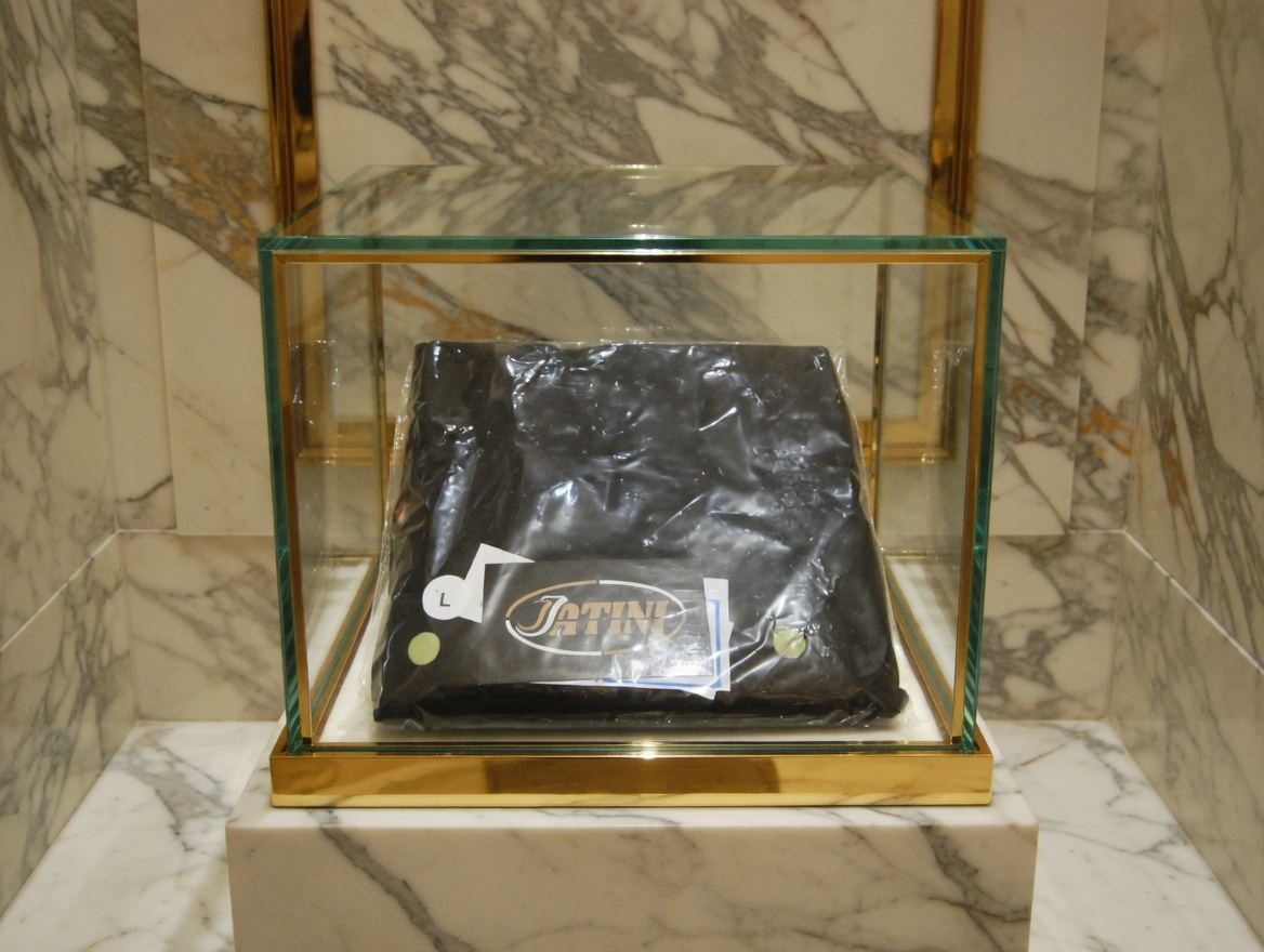 JATINI ONE OF ONE REFLECTIVE TEE. SIZE-LARGE