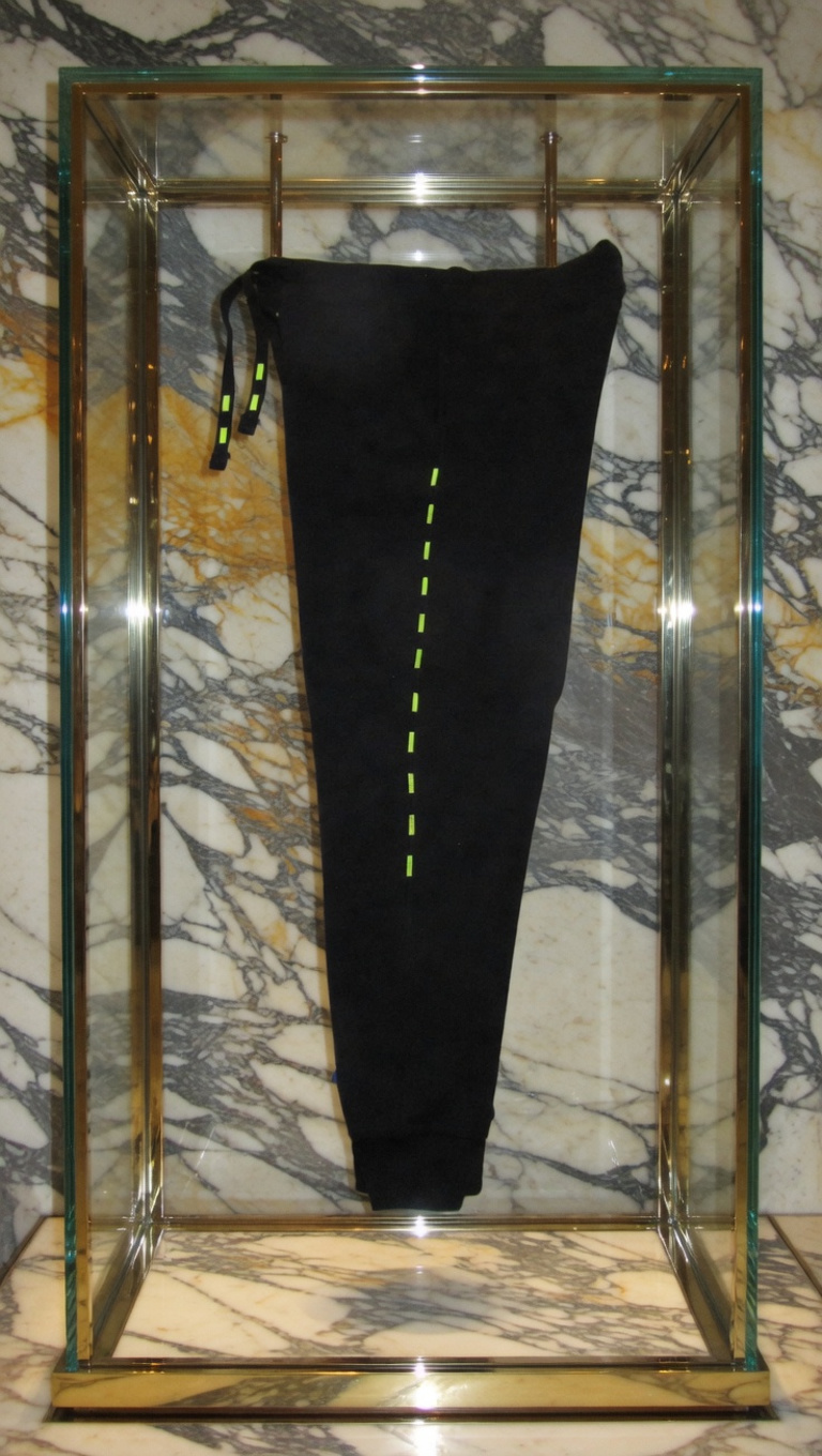 JATINI ONE OF ONE JOGGER PANTS. SIZE-LARGE